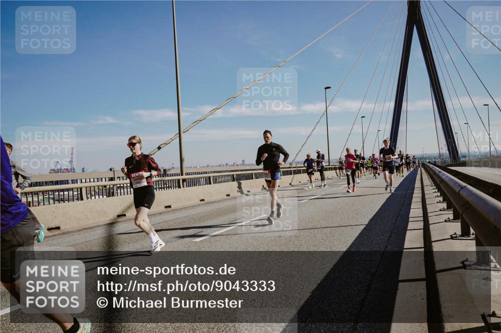 03.10.2025 - Köhlbrandbrückenlauf Michael Burmester http://msf.ph/oto/9043333 03.10.2025 12:24:50 Position 1  meine-sportfotos.de