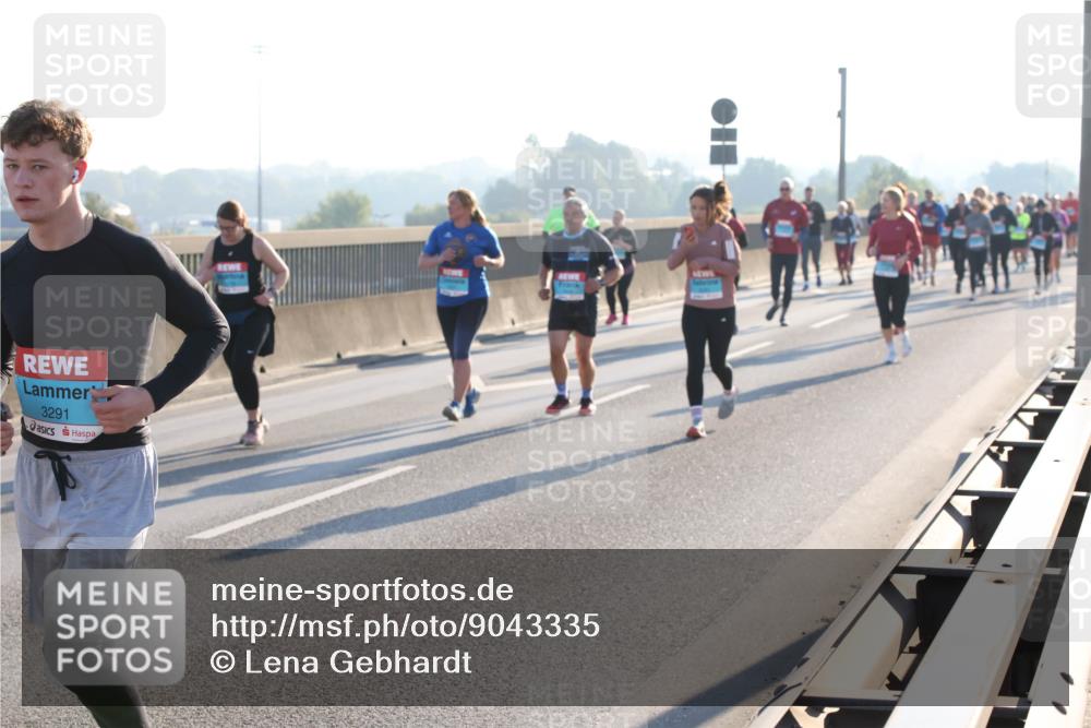 03.10.2025 - Köhlbrandbrückenlauf Lena Gebhardt http://msf.ph/oto/9043335 03.10.2025 09:26:33 Position 1 3291 meine-sportfotos.de
