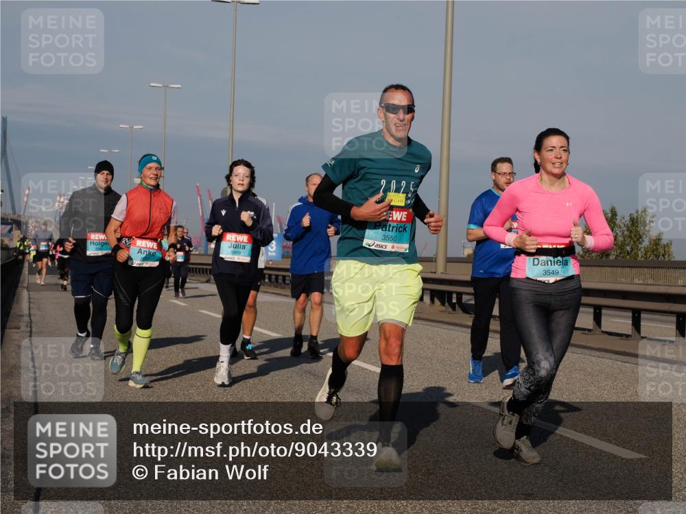 03.10.2025 - Köhlbrandbrückenlauf Fabian Wolf http://msf.ph/oto/9043339 03.10.2025 09:56:26 Position 3 1909, 2025, 3550, 3549 meine-sportfotos.de