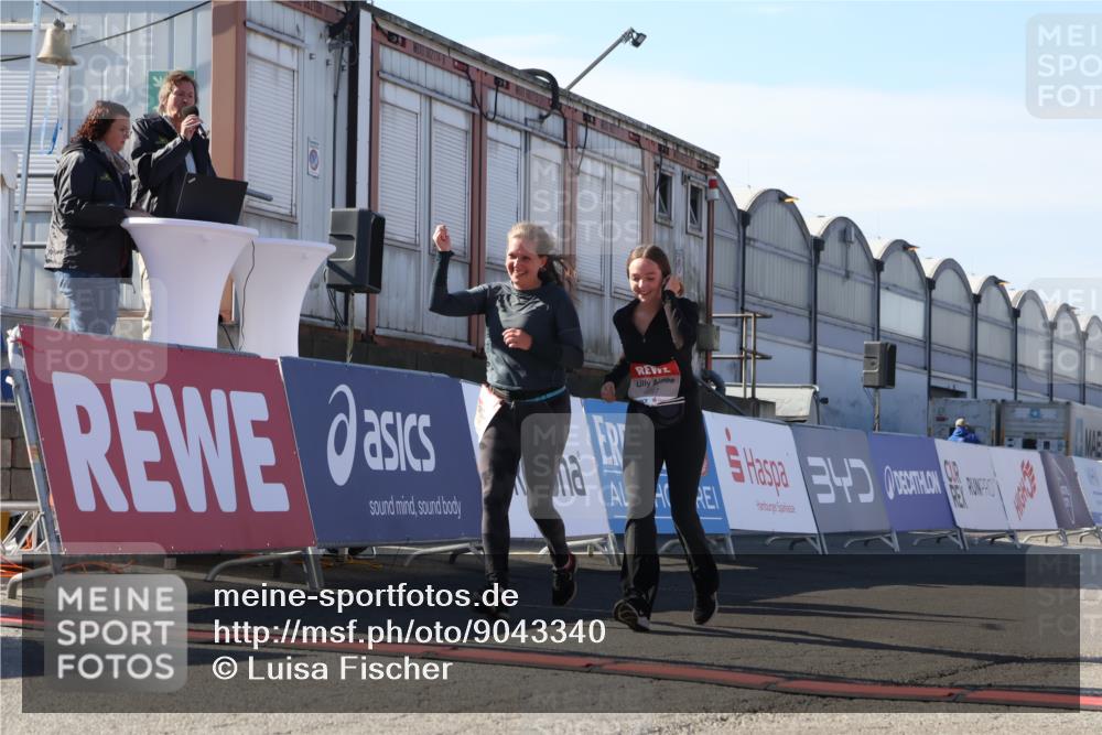 03.10.2025 - Köhlbrandbrückenlauf Luisa Fischer http://msf.ph/oto/9043340 03.10.2025 13:38:26 Ziel 4435, 4697, 5139, 5335, 5439, 5509, 6581, 6582, 6583 meine-sportfotos.de
