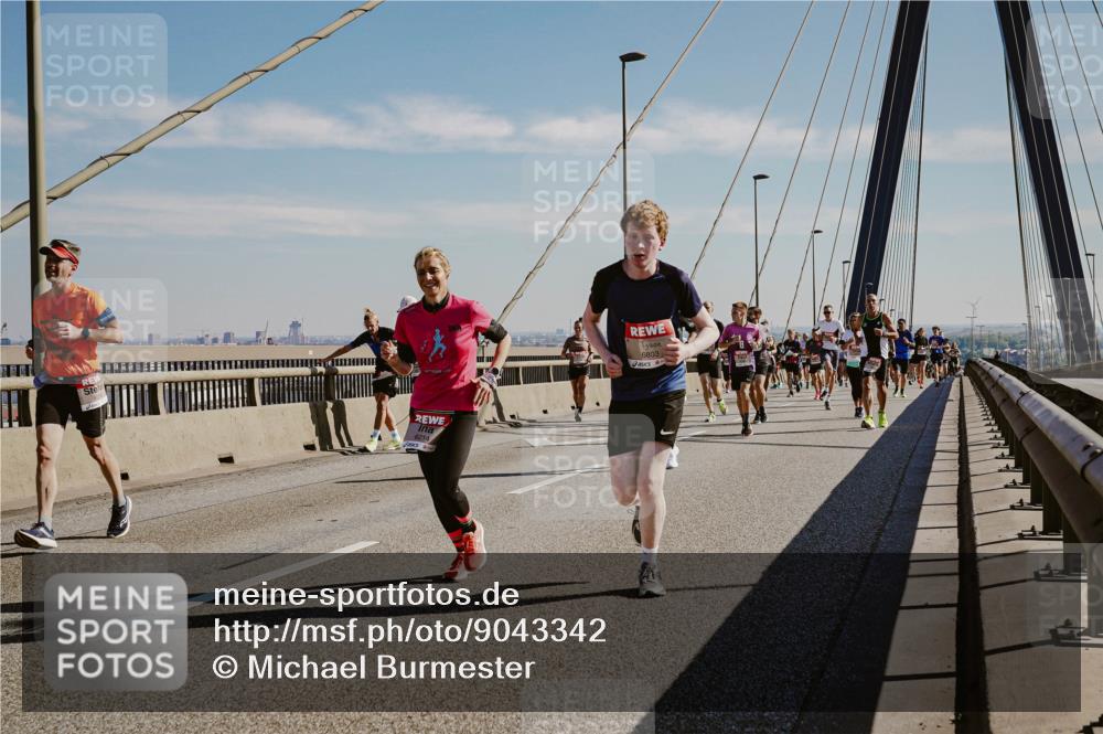 03.10.2025 - Köhlbrandbrückenlauf Michael Burmester http://msf.ph/oto/9043342 03.10.2025 12:24:52 Position 1 6214, 6803 meine-sportfotos.de