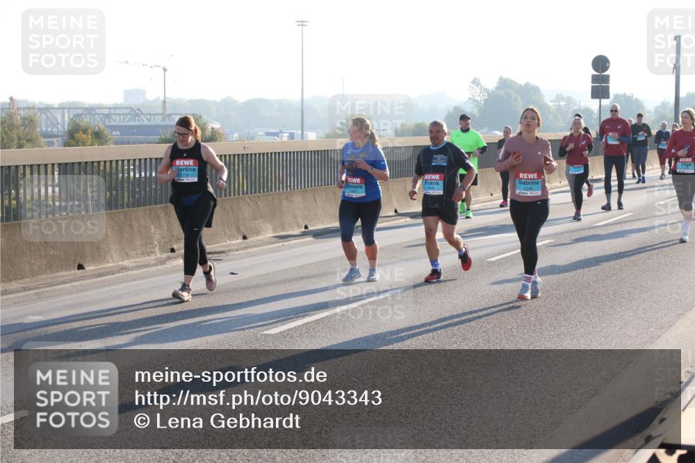 03.10.2025 - Köhlbrandbrückenlauf Lena Gebhardt http://msf.ph/oto/9043343 03.10.2025 09:26:34 Position 1 1728, 2240 meine-sportfotos.de