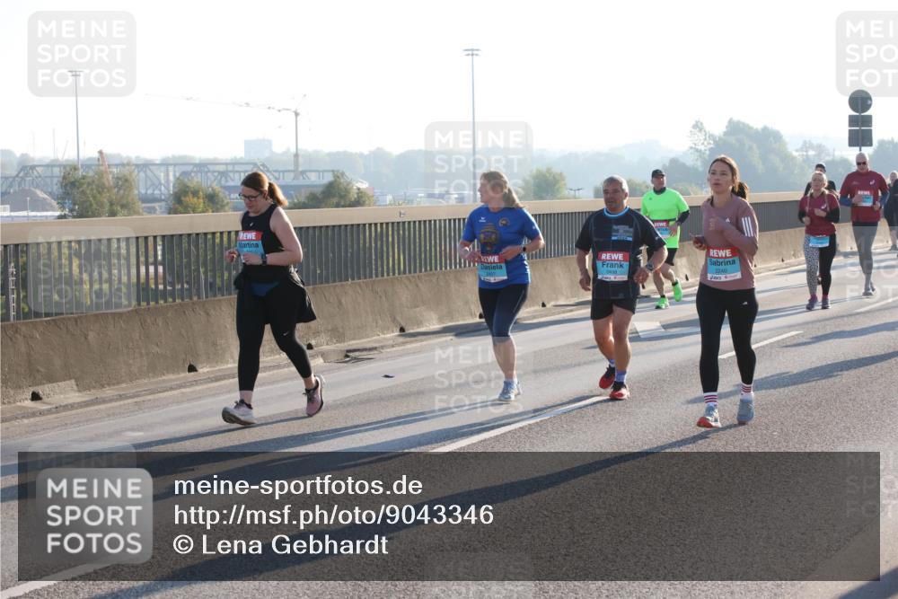 03.10.2025 - Köhlbrandbrückenlauf Lena Gebhardt http://msf.ph/oto/9043346 03.10.2025 09:26:35 Position 1 2240 meine-sportfotos.de
