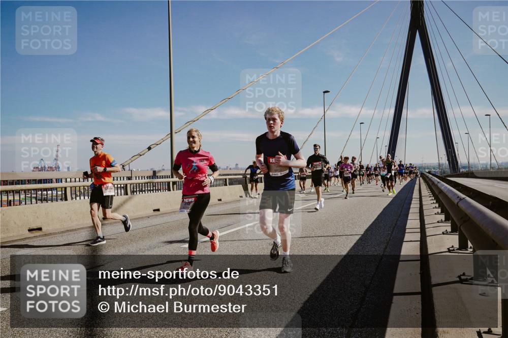 03.10.2025 - Köhlbrandbrückenlauf Michael Burmester http://msf.ph/oto/9043351 03.10.2025 12:24:53 Position 1  meine-sportfotos.de