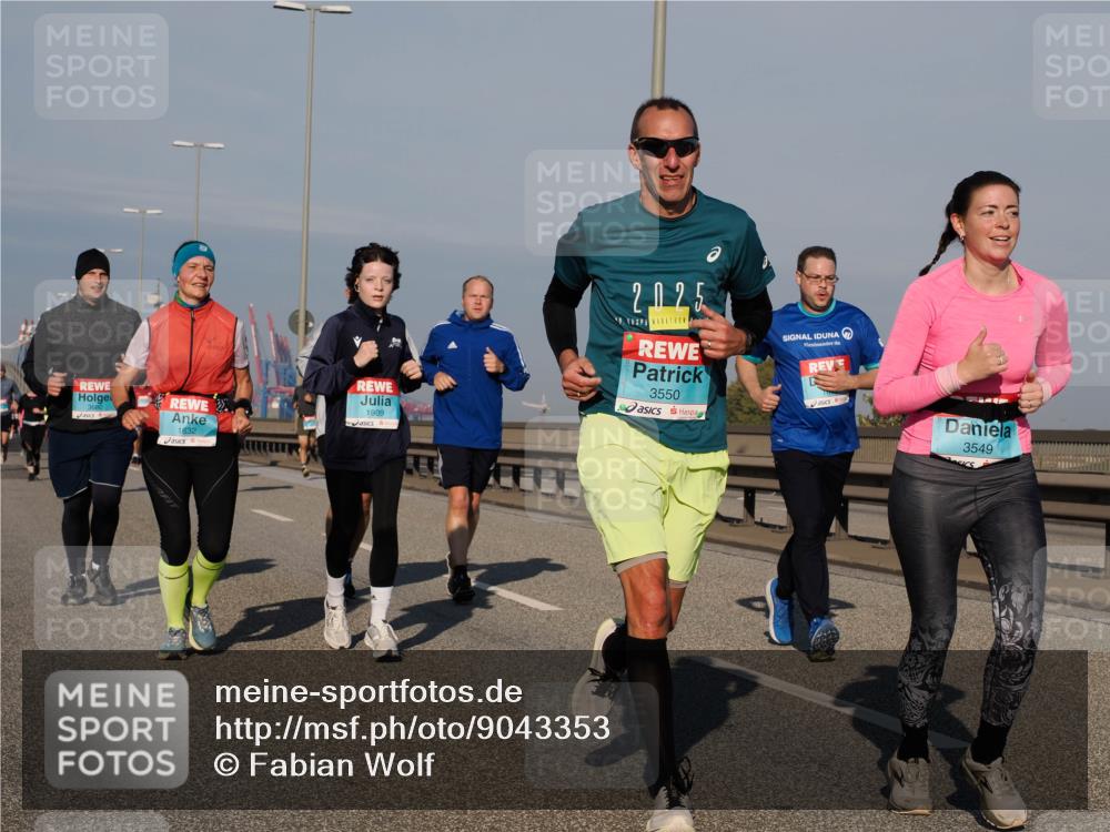 03.10.2025 - Köhlbrandbrückenlauf Fabian Wolf http://msf.ph/oto/9043353 03.10.2025 09:56:26 Position 3 1909, 1632, 2025, 3550, 3549 meine-sportfotos.de