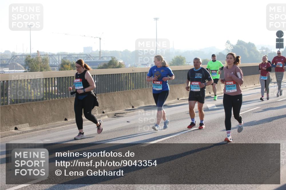 03.10.2025 - Köhlbrandbrückenlauf Lena Gebhardt http://msf.ph/oto/9043354 03.10.2025 09:26:35 Position 1 1728, 2, 2497, 2498, 2240 meine-sportfotos.de