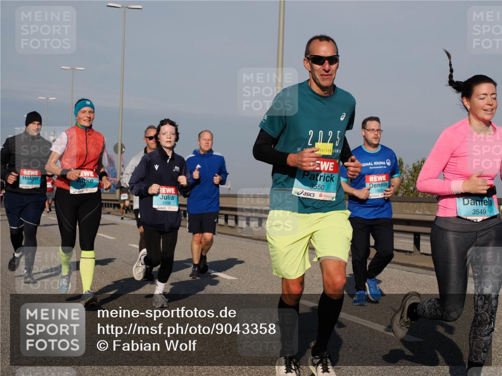 03.10.2025 - Köhlbrandbrückenlauf Fabian Wolf http://msf.ph/oto/9043358 03.10.2025 09:56:26 Position 3 1909, 2025, 3550, 1865, 3549 meine-sportfotos.de
