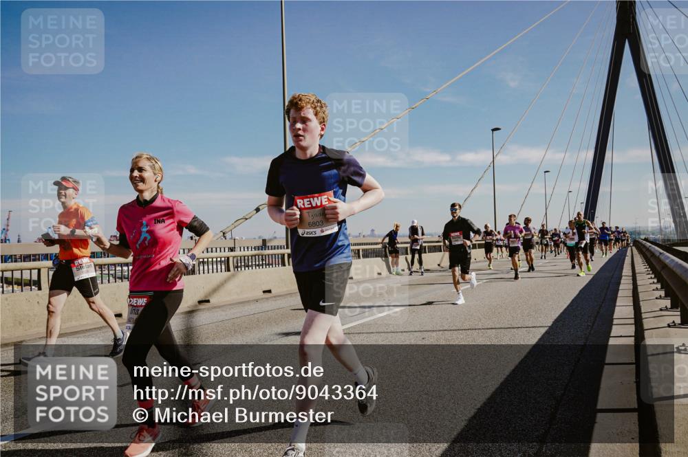 03.10.2025 - Köhlbrandbrückenlauf Michael Burmester http://msf.ph/oto/9043364 03.10.2025 12:24:53 Position 1 6214, 6803 meine-sportfotos.de