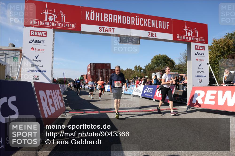03.10.2025 - Köhlbrandbrückenlauf Lena Gebhardt http://msf.ph/oto/9043366 03.10.2025 13:18:54 Ziel 4077, 4556, 4676, 4756, 4889, 5304, 5449, 5974, 6267, 6506, 6556, 6573, 6795 meine-sportfotos.de