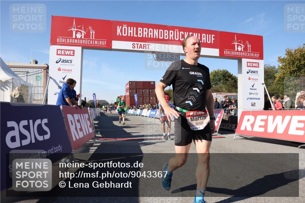 03.10.2025 - Köhlbrandbrückenlauf Lena Gebhardt http://msf.ph/oto/9043367 03.10.2025 12:59:34 Ziel 4111, 4119, 4215, 4270, 4475, 6060, 6325, 6616, 6666 meine-sportfotos.de