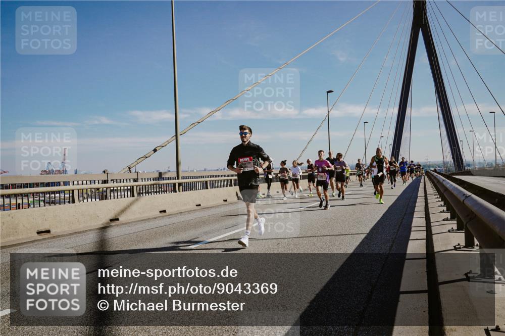 03.10.2025 - Köhlbrandbrückenlauf Michael Burmester http://msf.ph/oto/9043369 03.10.2025 12:24:54 Position 1  meine-sportfotos.de