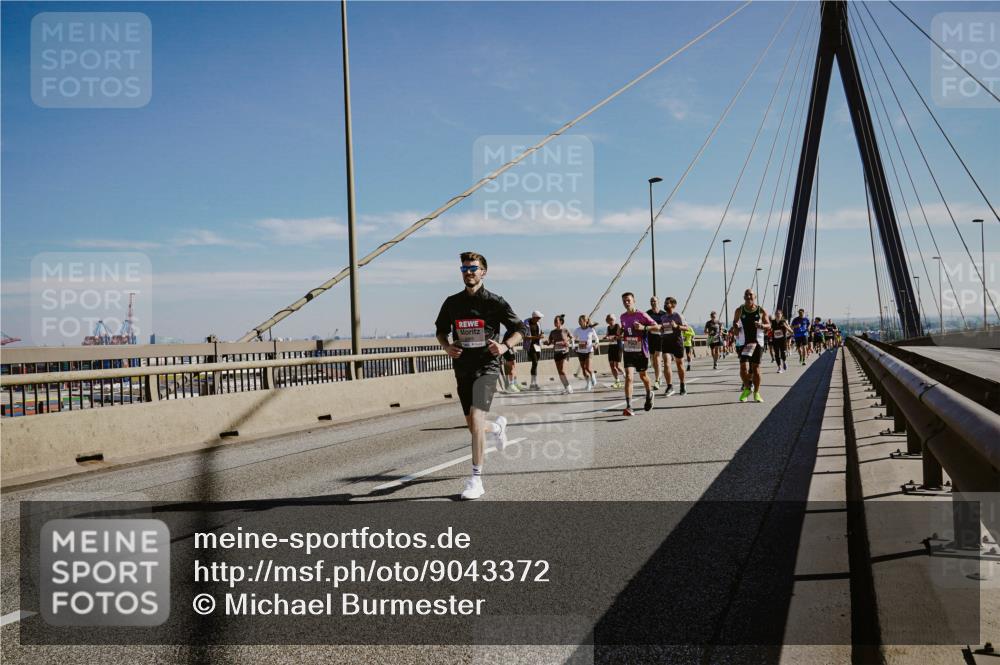 03.10.2025 - Köhlbrandbrückenlauf Michael Burmester http://msf.ph/oto/9043372 03.10.2025 12:24:54 Position 1  meine-sportfotos.de
