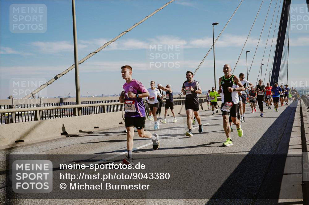 03.10.2025 - Köhlbrandbrückenlauf Michael Burmester http://msf.ph/oto/9043380 03.10.2025 12:24:56 Position 1 4118 meine-sportfotos.de