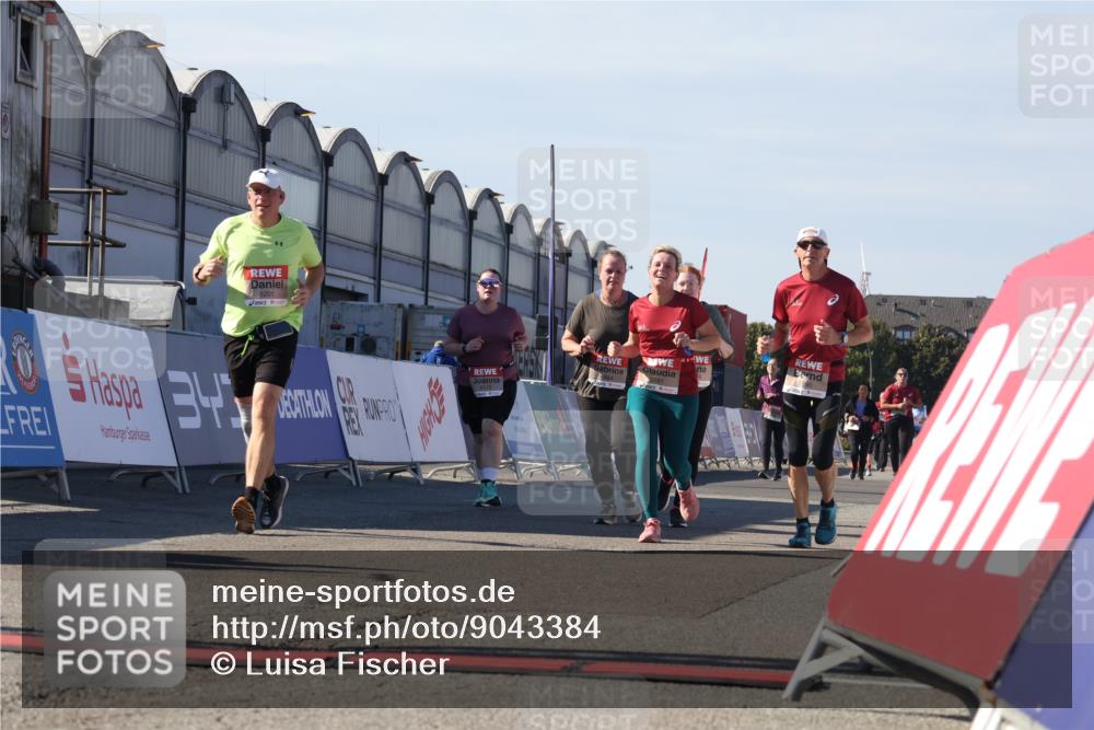 03.10.2025 - Köhlbrandbrückenlauf Luisa Fischer http://msf.ph/oto/9043384 03.10.2025 13:38:31 Ziel 4697, 4884, 5439, 5509, 5564, 5590, 5591, 6179, 6201, 6581, 6582, 6583 meine-sportfotos.de