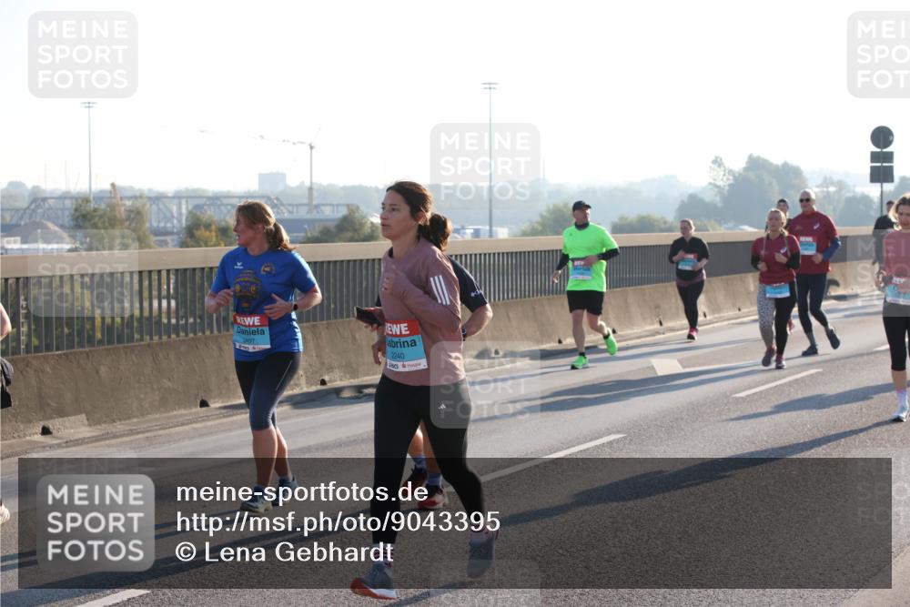 03.10.2025 - Köhlbrandbrückenlauf Lena Gebhardt http://msf.ph/oto/9043395 03.10.2025 09:26:36 Position 1 2497, 2240 meine-sportfotos.de