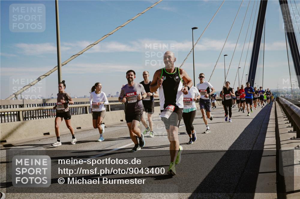 03.10.2025 - Köhlbrandbrückenlauf Michael Burmester http://msf.ph/oto/9043400 03.10.2025 12:24:57 Position 1  meine-sportfotos.de