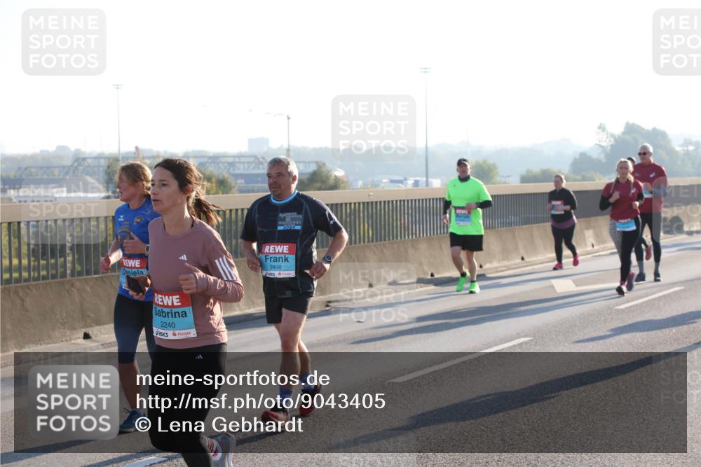 03.10.2025 - Köhlbrandbrückenlauf Lena Gebhardt http://msf.ph/oto/9043405 03.10.2025 09:26:37 Position 1 2240, 2024, 2498 meine-sportfotos.de