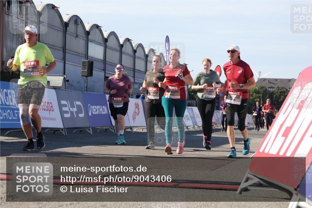 03.10.2025 - Köhlbrandbrückenlauf Luisa Fischer http://msf.ph/oto/9043406 03.10.2025 13:38:33 Ziel 4697, 4884, 5439, 5509, 5564, 5590, 5591, 6179, 6201, 6581, 6583 meine-sportfotos.de