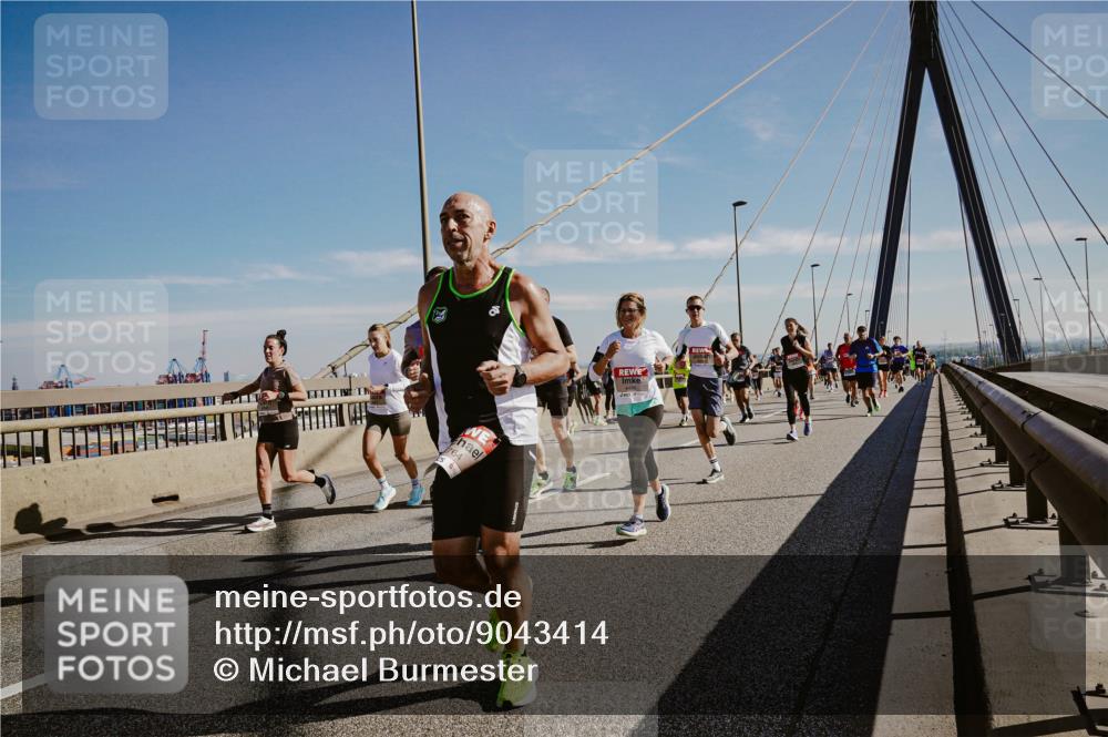 03.10.2025 - Köhlbrandbrückenlauf Michael Burmester http://msf.ph/oto/9043414 03.10.2025 12:24:58 Position 1 764 meine-sportfotos.de