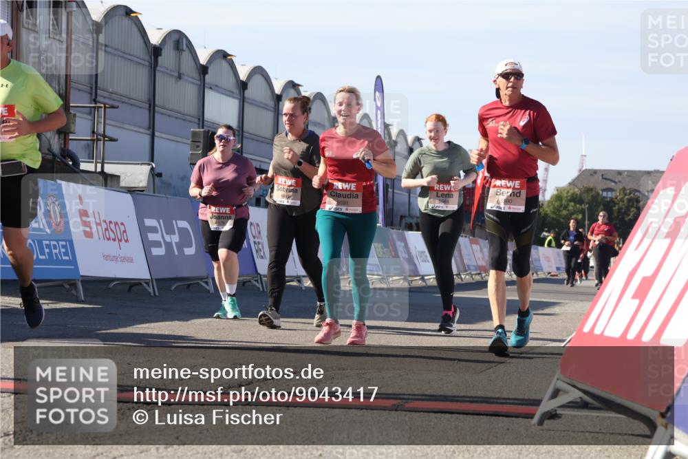 03.10.2025 - Köhlbrandbrückenlauf Luisa Fischer http://msf.ph/oto/9043417 03.10.2025 13:38:33 Ziel 4697, 4884, 5439, 5509, 5564, 5590, 5591, 6179, 6201, 6581, 6583 meine-sportfotos.de