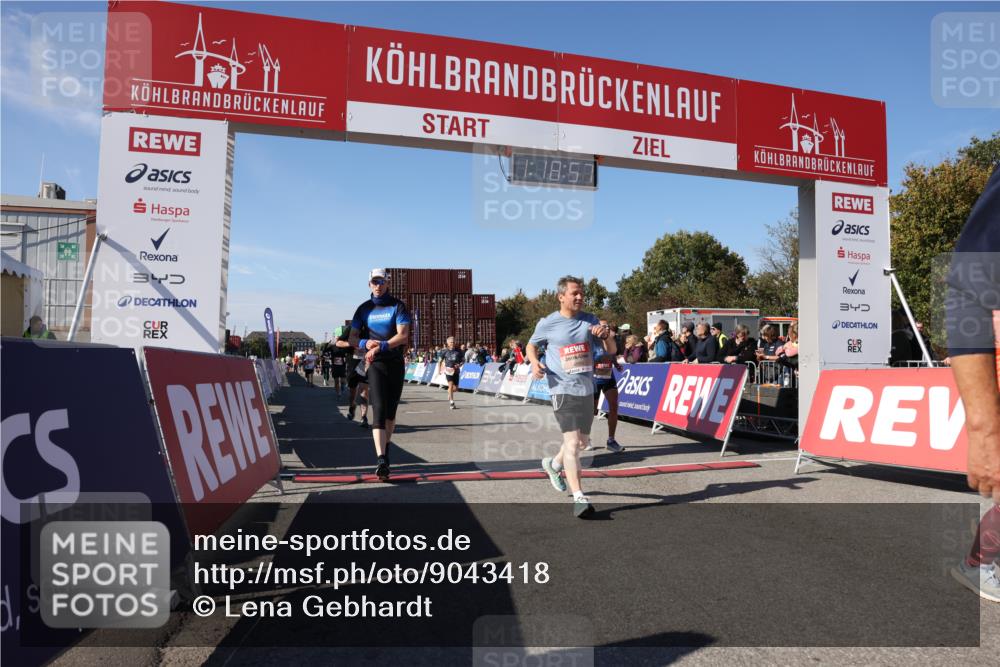03.10.2025 - Köhlbrandbrückenlauf Lena Gebhardt http://msf.ph/oto/9043418 03.10.2025 13:18:57 Ziel 4077, 4556, 4630, 4676, 4756, 4889, 5304, 5449, 5974, 6117, 6267, 6475, 6506, 6556, 6573, 6795 meine-sportfotos.de