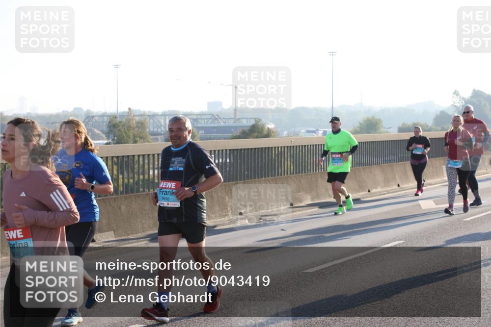 03.10.2025 - Köhlbrandbrückenlauf Lena Gebhardt http://msf.ph/oto/9043419 03.10.2025 09:26:37 Position 1 240, 2024, 2498 meine-sportfotos.de