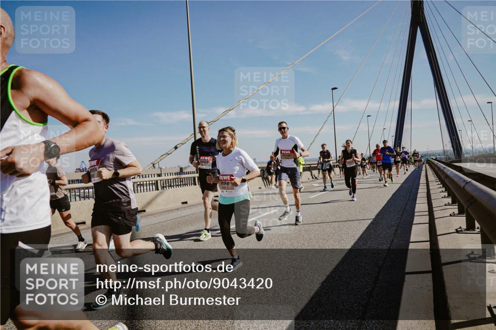 03.10.2025 - Köhlbrandbrückenlauf Michael Burmester http://msf.ph/oto/9043420 03.10.2025 12:24:58 Position 1  meine-sportfotos.de