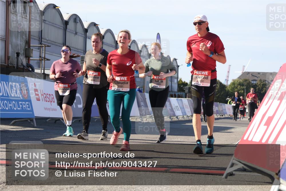 03.10.2025 - Köhlbrandbrückenlauf Luisa Fischer http://msf.ph/oto/9043427 03.10.2025 13:38:34 Ziel 4697, 4884, 5439, 5509, 5564, 5590, 5591, 6179, 6201 meine-sportfotos.de