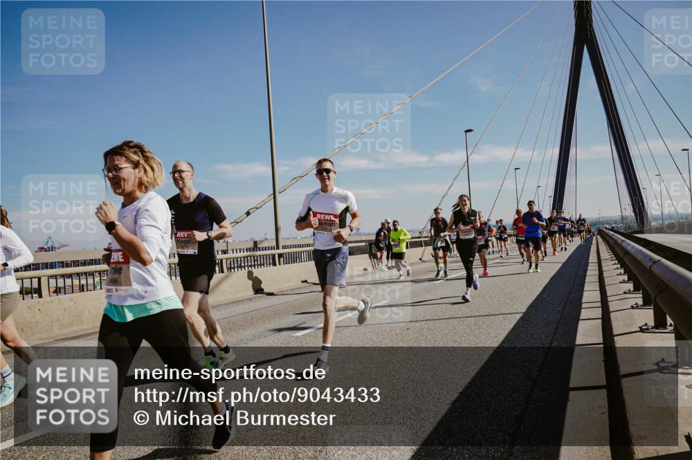 03.10.2025 - Köhlbrandbrückenlauf Michael Burmester http://msf.ph/oto/9043433 03.10.2025 12:24:59 Position 1 4496, 5793 meine-sportfotos.de