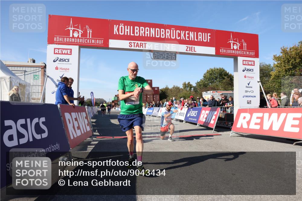 03.10.2025 - Köhlbrandbrückenlauf Lena Gebhardt http://msf.ph/oto/9043434 03.10.2025 12:59:37 Ziel 4111, 4119, 4215, 4270, 4475, 6060, 6325, 6364, 6616, 6654, 6666, 6754 meine-sportfotos.de