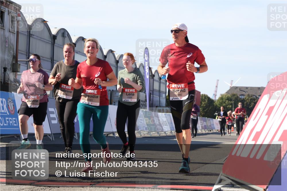 03.10.2025 - Köhlbrandbrückenlauf Luisa Fischer http://msf.ph/oto/9043435 03.10.2025 13:38:34 Ziel 4697, 4884, 5439, 5509, 5564, 5590, 5591, 6179, 6201 meine-sportfotos.de