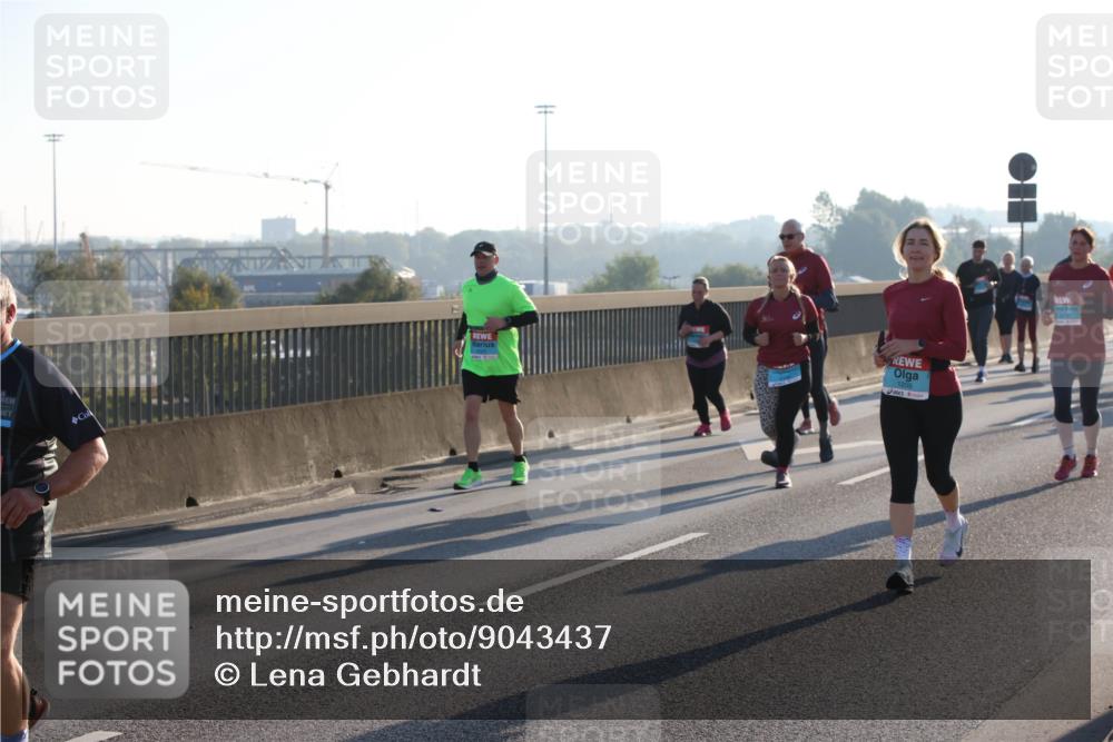 03.10.2025 - Köhlbrandbrückenlauf Lena Gebhardt http://msf.ph/oto/9043437 03.10.2025 09:26:38 Position 1 1209 meine-sportfotos.de