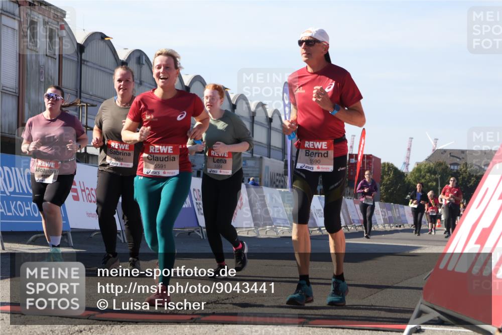 03.10.2025 - Köhlbrandbrückenlauf Luisa Fischer http://msf.ph/oto/9043441 03.10.2025 13:38:35 Ziel 4697, 4884, 5439, 5564, 5590, 5591, 6179, 6201 meine-sportfotos.de