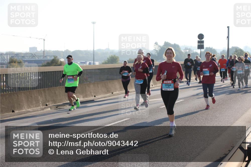 03.10.2025 - Köhlbrandbrückenlauf Lena Gebhardt http://msf.ph/oto/9043442 03.10.2025 09:26:38 Position 1 1209 meine-sportfotos.de