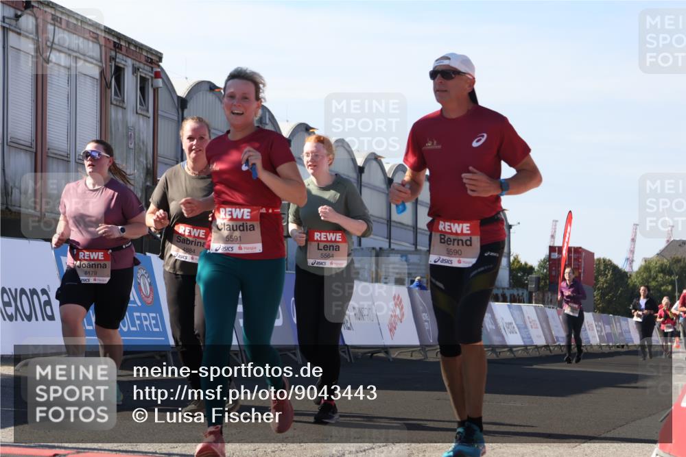 03.10.2025 - Köhlbrandbrückenlauf Luisa Fischer http://msf.ph/oto/9043443 03.10.2025 13:38:35 Ziel 4697, 4884, 5439, 5564, 5590, 5591, 6179, 6201 meine-sportfotos.de