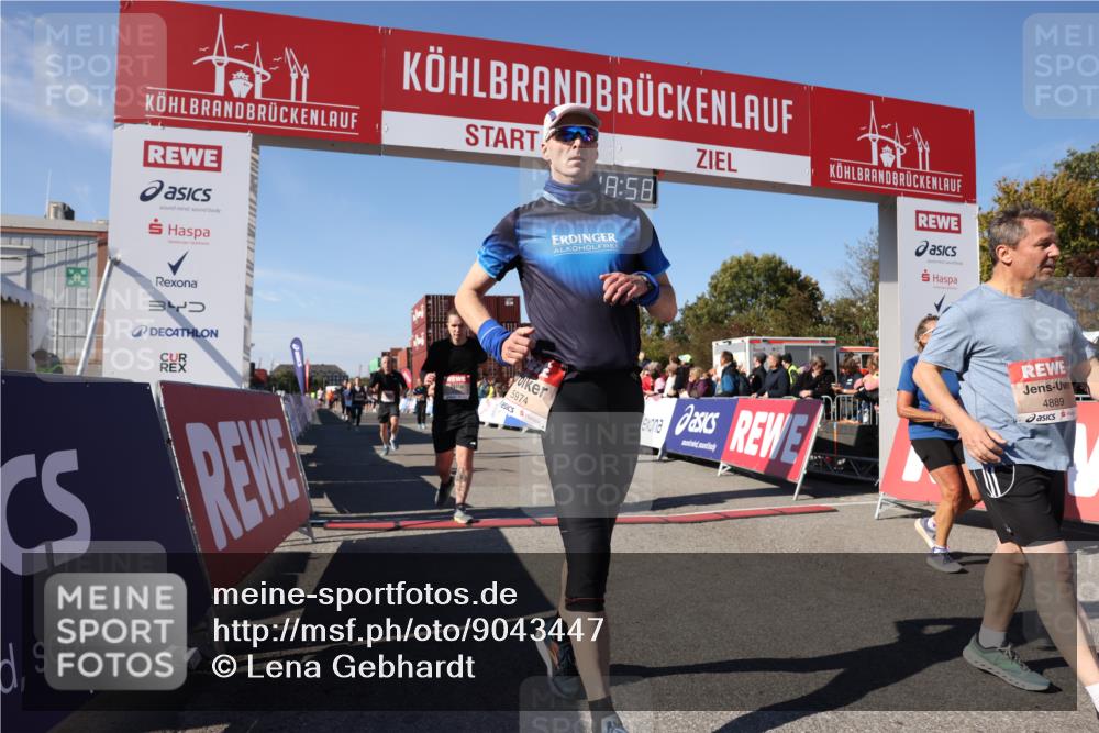 03.10.2025 - Köhlbrandbrückenlauf Lena Gebhardt http://msf.ph/oto/9043447 03.10.2025 13:18:59 Ziel 4556, 4630, 4676, 4756, 4889, 5027, 5304, 5449, 5974, 6117, 6267, 6475, 6573, 6795 meine-sportfotos.de