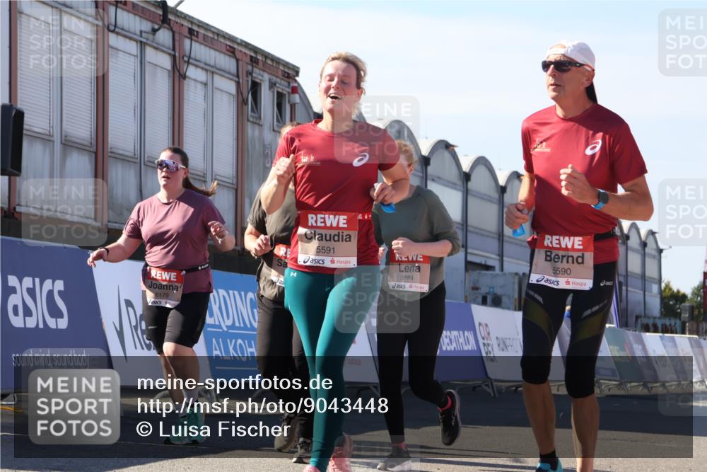 03.10.2025 - Köhlbrandbrückenlauf Luisa Fischer http://msf.ph/oto/9043448 03.10.2025 13:38:35 Ziel 4697, 4884, 5439, 5564, 5590, 5591, 6179, 6201 meine-sportfotos.de