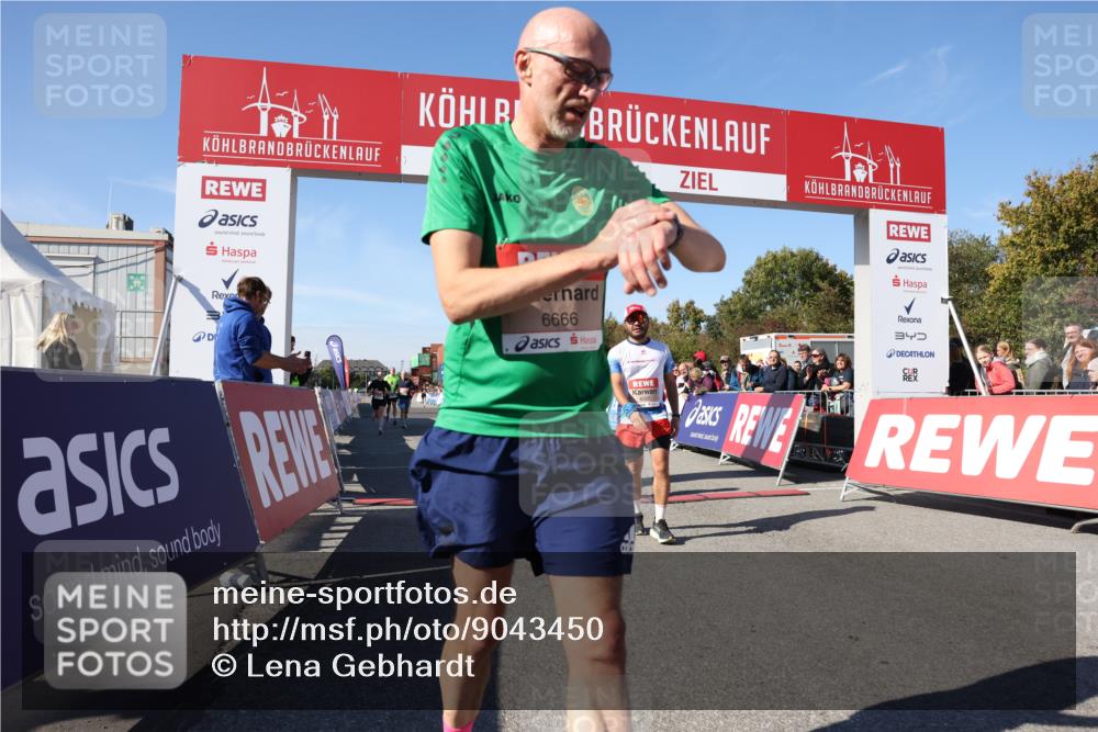 03.10.2025 - Köhlbrandbrückenlauf Lena Gebhardt http://msf.ph/oto/9043450 03.10.2025 12:59:38 Ziel 4111, 4215, 4270, 4475, 6060, 6325, 6364, 6616, 6654, 6666, 6754 meine-sportfotos.de