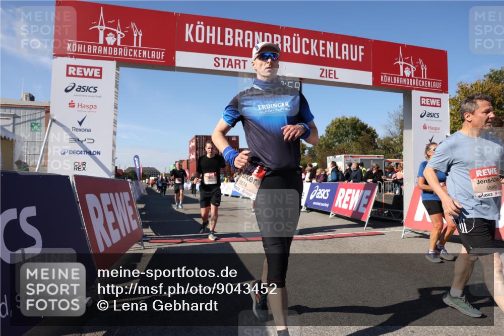03.10.2025 - Köhlbrandbrückenlauf Lena Gebhardt http://msf.ph/oto/9043452 03.10.2025 13:18:59 Ziel 4556, 4630, 4676, 4756, 4889, 5027, 5304, 5449, 5974, 6117, 6267, 6475, 6573, 6795 meine-sportfotos.de