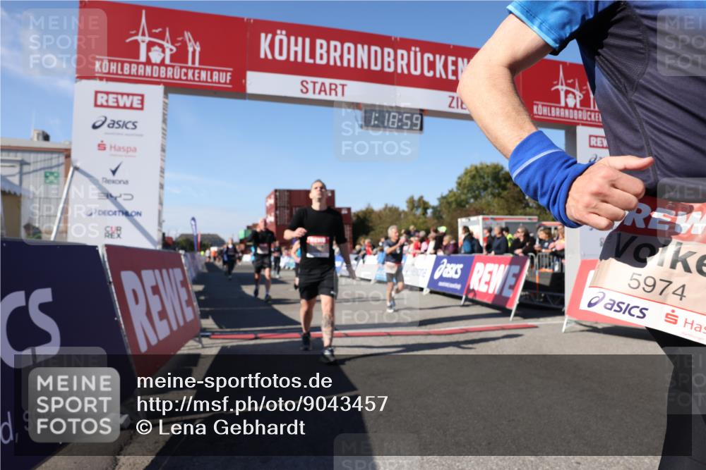 03.10.2025 - Köhlbrandbrückenlauf Lena Gebhardt http://msf.ph/oto/9043457 03.10.2025 13:19:00 Ziel 4556, 4630, 4676, 4756, 4889, 5027, 5304, 5449, 5974, 6117, 6127, 6267, 6475, 6573, 6795 meine-sportfotos.de