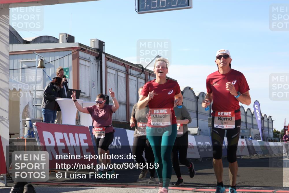 03.10.2025 - Köhlbrandbrückenlauf Luisa Fischer http://msf.ph/oto/9043459 03.10.2025 13:38:36 Ziel 4697, 4884, 5439, 5564, 5590, 5591, 6179, 6201 meine-sportfotos.de