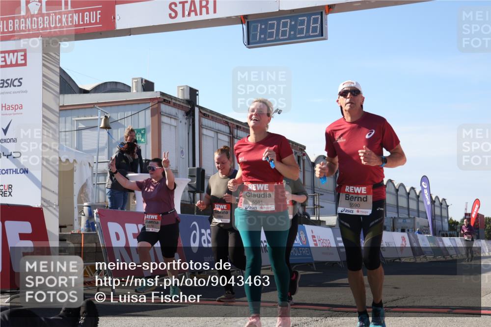 03.10.2025 - Köhlbrandbrückenlauf Luisa Fischer http://msf.ph/oto/9043463 03.10.2025 13:38:36 Ziel 4697, 4884, 5439, 5564, 5590, 5591, 6179, 6201 meine-sportfotos.de