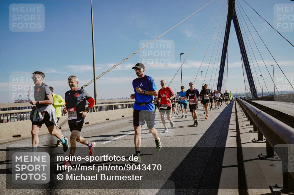 03.10.2025 - Köhlbrandbrückenlauf Michael Burmester http://msf.ph/oto/9043470 03.10.2025 12:25:02 Position 1  meine-sportfotos.de