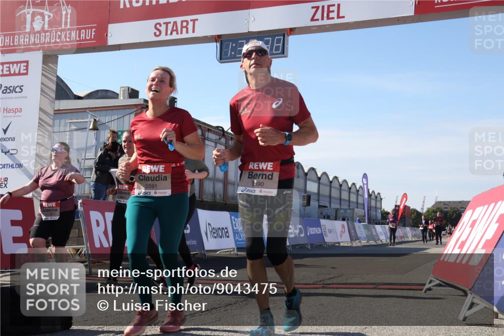 03.10.2025 - Köhlbrandbrückenlauf Luisa Fischer http://msf.ph/oto/9043475 03.10.2025 13:38:37 Ziel 4697, 4884, 5439, 5564, 5590, 5591, 6179, 6201 meine-sportfotos.de