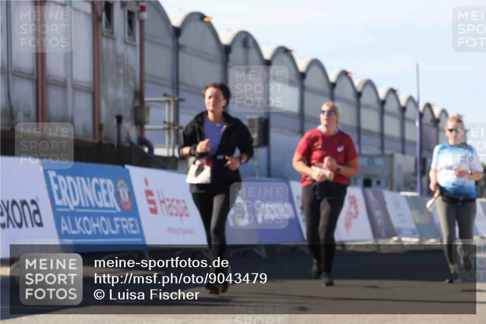 03.10.2025 - Köhlbrandbrückenlauf Luisa Fischer http://msf.ph/oto/9043479 03.10.2025 13:38:48 Ziel 4723, 5529, 5533, 6640 meine-sportfotos.de