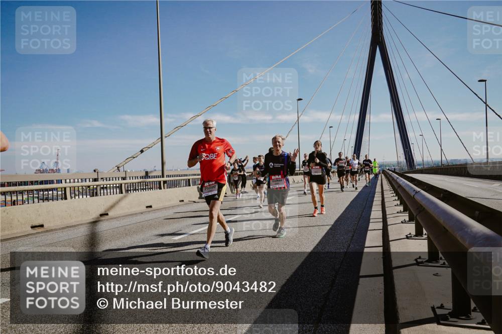 03.10.2025 - Köhlbrandbrückenlauf Michael Burmester http://msf.ph/oto/9043482 03.10.2025 12:25:03 Position 1  meine-sportfotos.de