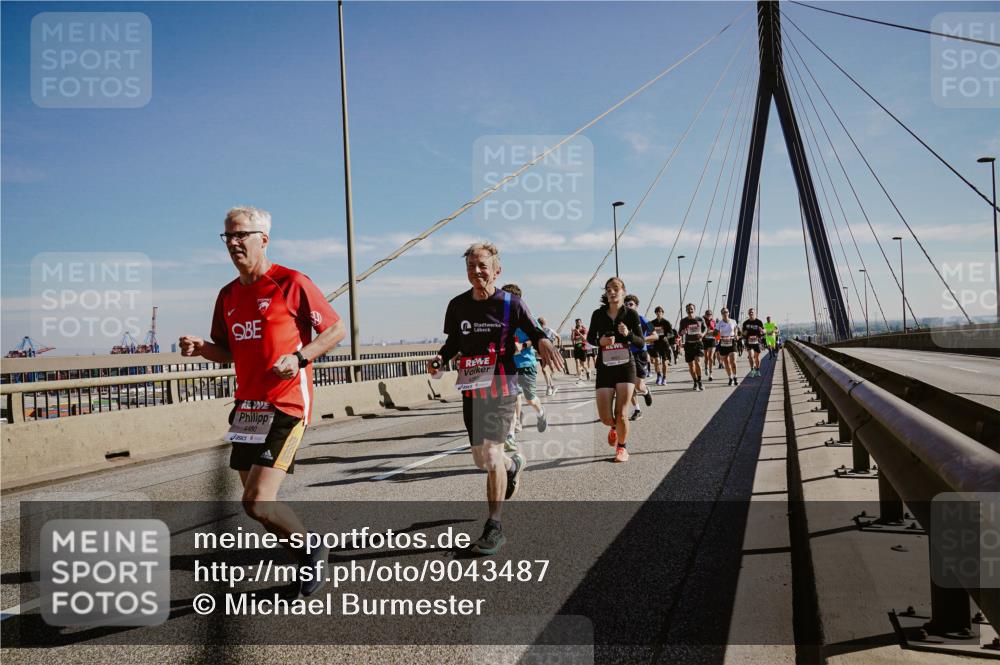 03.10.2025 - Köhlbrandbrückenlauf Michael Burmester http://msf.ph/oto/9043487 03.10.2025 12:25:03 Position 1 4480 meine-sportfotos.de