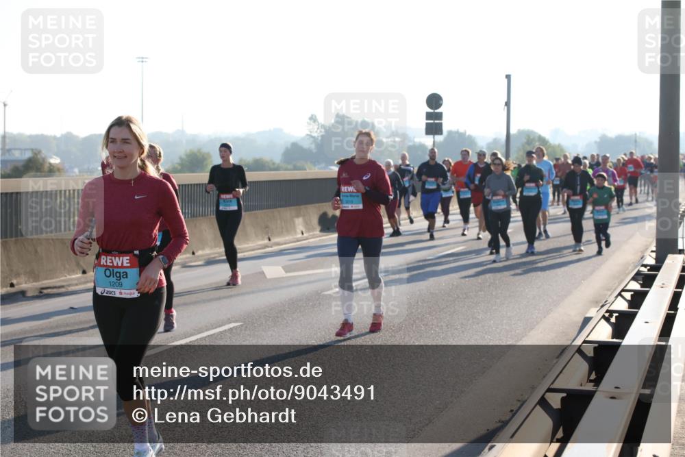 03.10.2025 - Köhlbrandbrückenlauf Lena Gebhardt http://msf.ph/oto/9043491 03.10.2025 09:26:39 Position 1 1209, 3019 meine-sportfotos.de