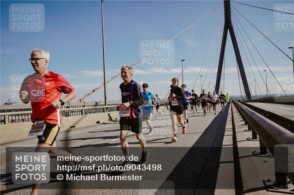 03.10.2025 - Köhlbrandbrückenlauf Michael Burmester http://msf.ph/oto/9043498 03.10.2025 12:25:03 Position 1 4395, 10 meine-sportfotos.de