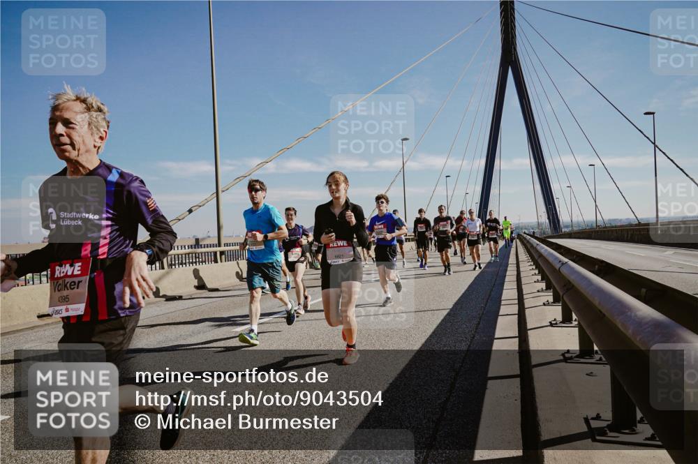 03.10.2025 - Köhlbrandbrückenlauf Michael Burmester http://msf.ph/oto/9043504 03.10.2025 12:25:04 Position 1 4395 meine-sportfotos.de